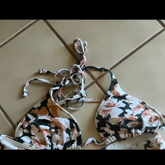 Abercrombie and Fitch women’s bikini top xsmall TOP ONLY - Picture 10 of 12